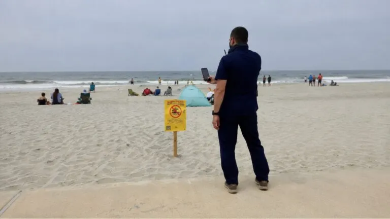 Playa Coronado cerrada para nadar por contaminación ligada a aguas residuales de Tijuana en San Diego