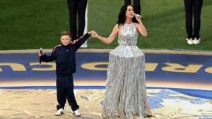 Tius Luka junto a Katy Perry durante los preparativos de la inauguración del Mundial 2026