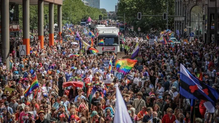Berlín tras el atropello ocurrido durante las celebraciones del Orgullo LGTBI+
