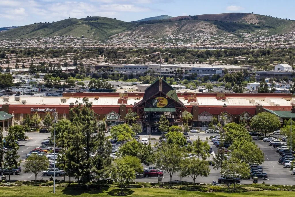 Bass Pro Shops abrirá una mega tienda en La Mesa con más de 150 empleos y fortalecerá la economía de San Diego.