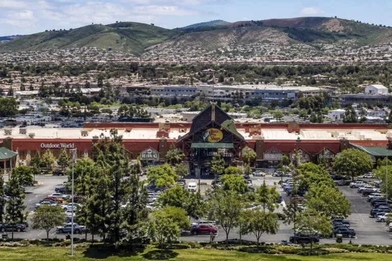 Bass Pro Shops abrirá una mega tienda en La Mesa con más de 150 empleos y fortalecerá la economía de San Diego.