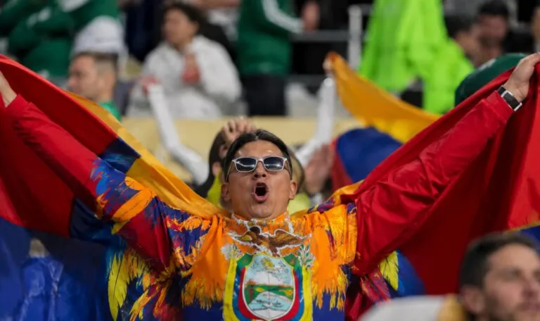 Aficionados celebran México vs Ecuador en San Diego tras la clasificación del Tri a los octavos de final del Mundial 2026.