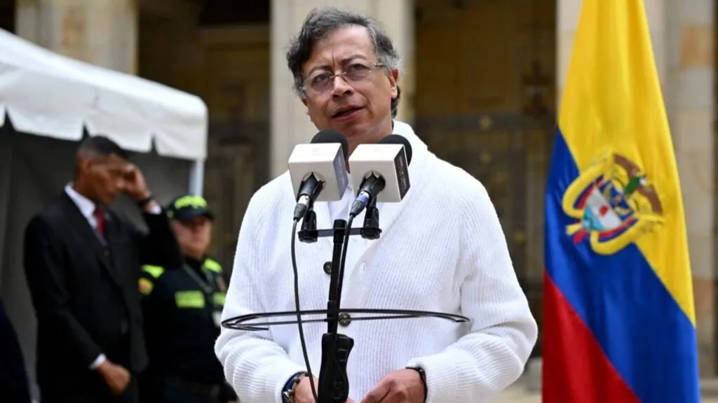 Colombia enfrenta una transición política marcada por la polarización y desafíos para la democracia