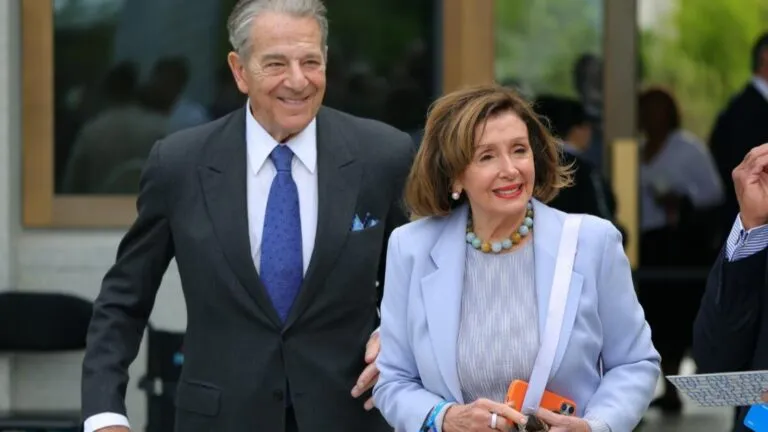 Paul Pelosi enfrenta cargos por un presunto choque y fuga en California