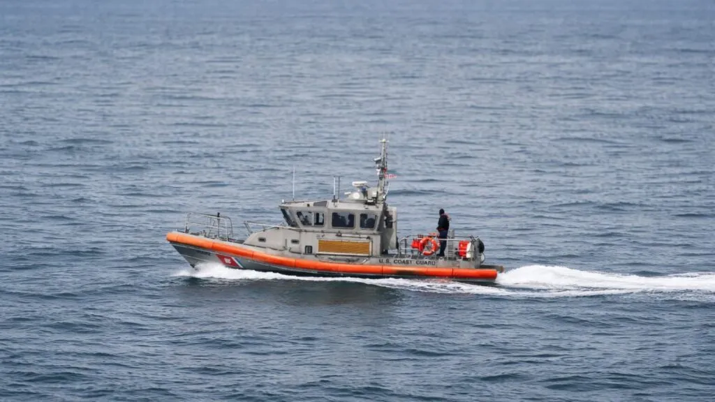 Operativos de la Guardia Costera para interceptar migrantes cerca de San Diego