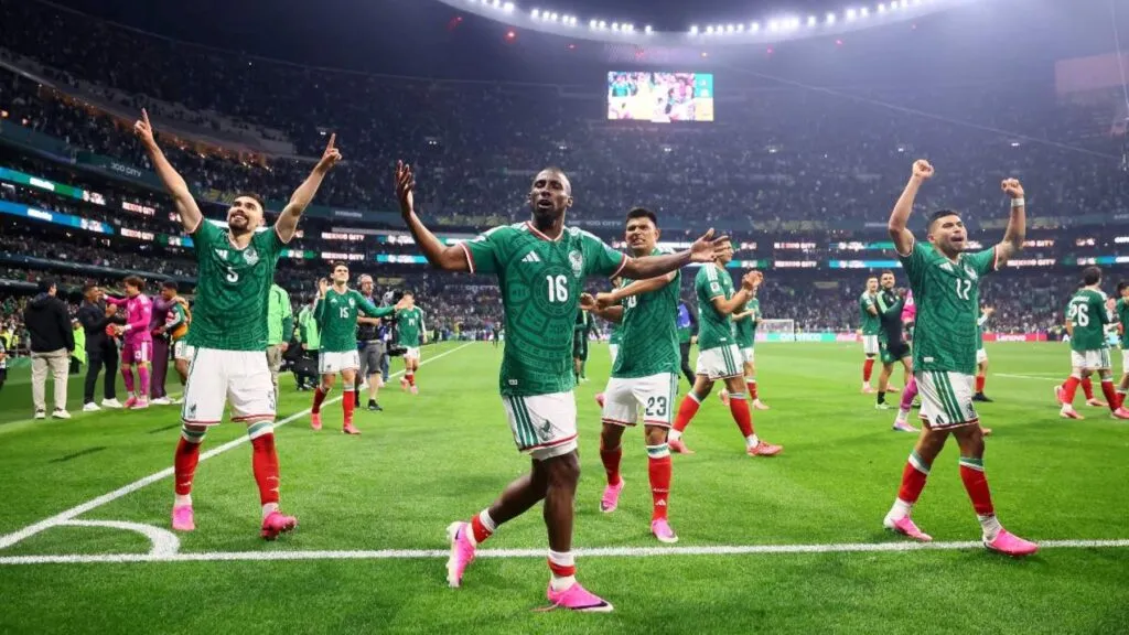 Jugadores de México festejan la victoria sobre Ecuador en el Mundial 2026