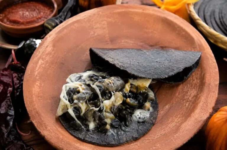 Quesadillas de huitlacoche del Chef Herrera en MasterChef 24/7 con receta tradicional mexicana.
