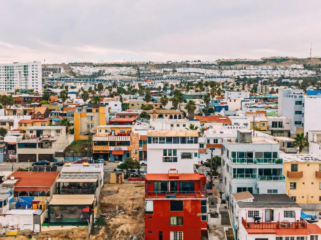 Clima en Tijuana con máxima de 25 grados, cielo medio nublado y ambiente templado durante el fin de semana.