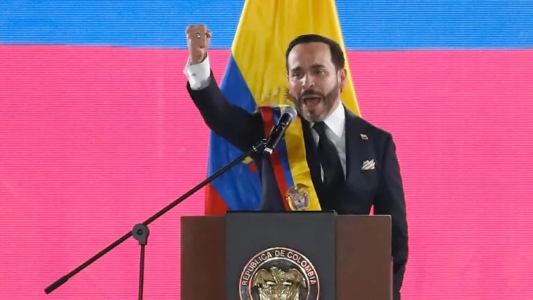 Abelardo De la Espriella asume la presidencia de Colombia en Cali y presenta sus primeras prioridades de gobierno.