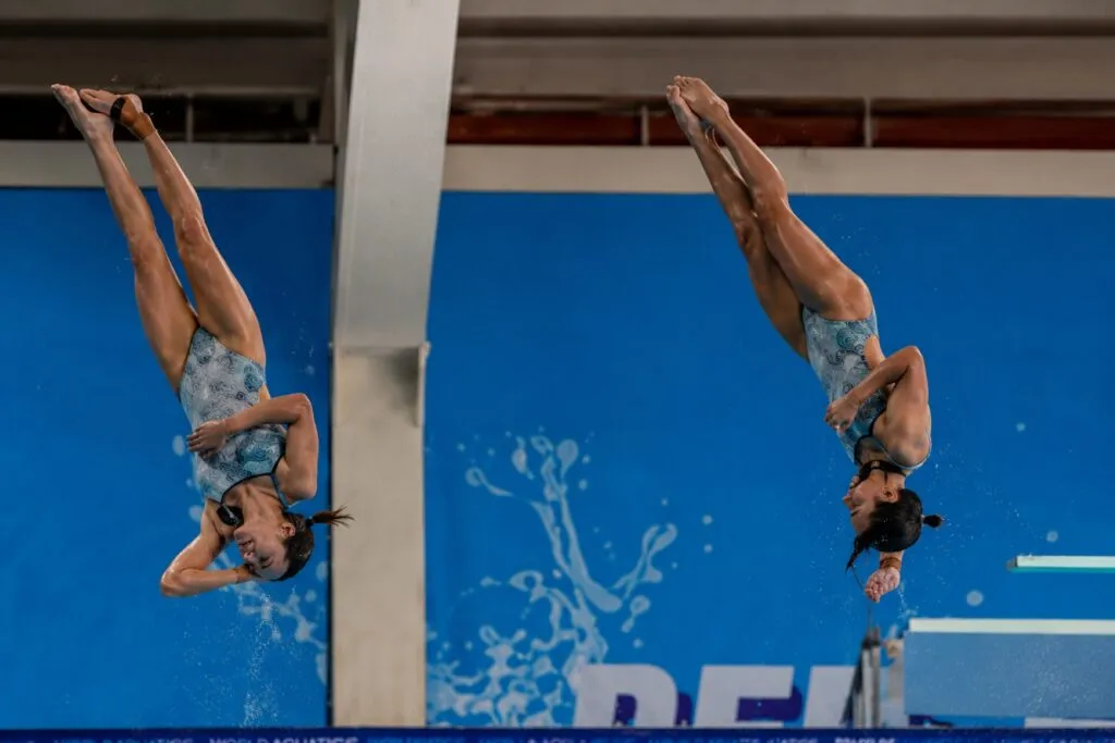 Suri Cueva y Adriana Torres celebran la plata en clavados juveniles para México en Rijeka