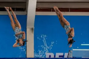 Suri Cueva y Adriana Torres celebran la plata en clavados juveniles para México en Rijeka
