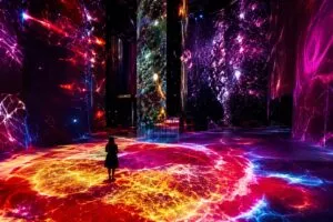 Interior de DATALAND, el museo de inteligencia artificial en Los Ángeles con experiencias inmersivas y arte digital.