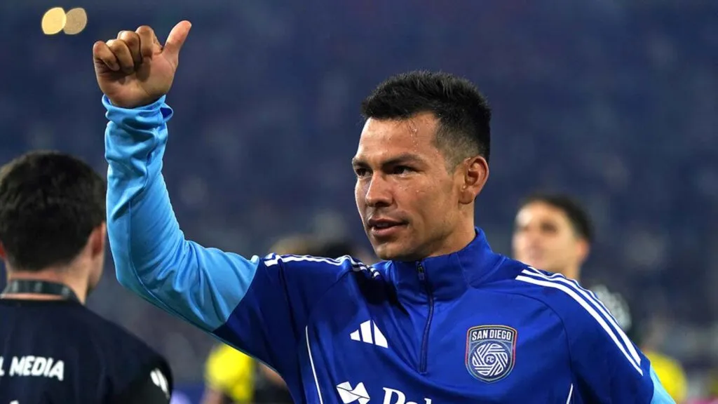 “Chucky” Lozano deja San Diego FC para jugar cedido con LA Galaxy hasta diciembre de 2026 con opción de transferencia permanente.