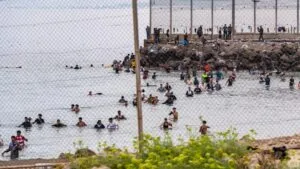 Ceuta concentra una crisis migratoria que aumenta la tensión política en Marruecos y genera reclamos para investigar las muertes.