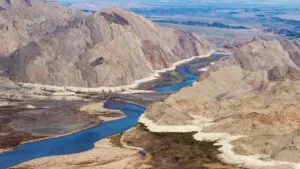 Recortes de agua del río Colorado para California, Arizona y Nevada.