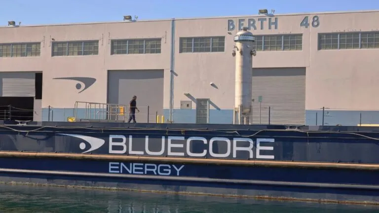 Reactores nucleares flotantes podrían abastecer de electricidad al Puerto de Long Beach mediante un proyecto energético de Bluecore Energy.