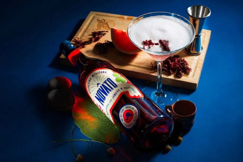 Aperitivo mexicano Novato elaborado con maíz de Chiapas y 21 botánicos nativos.