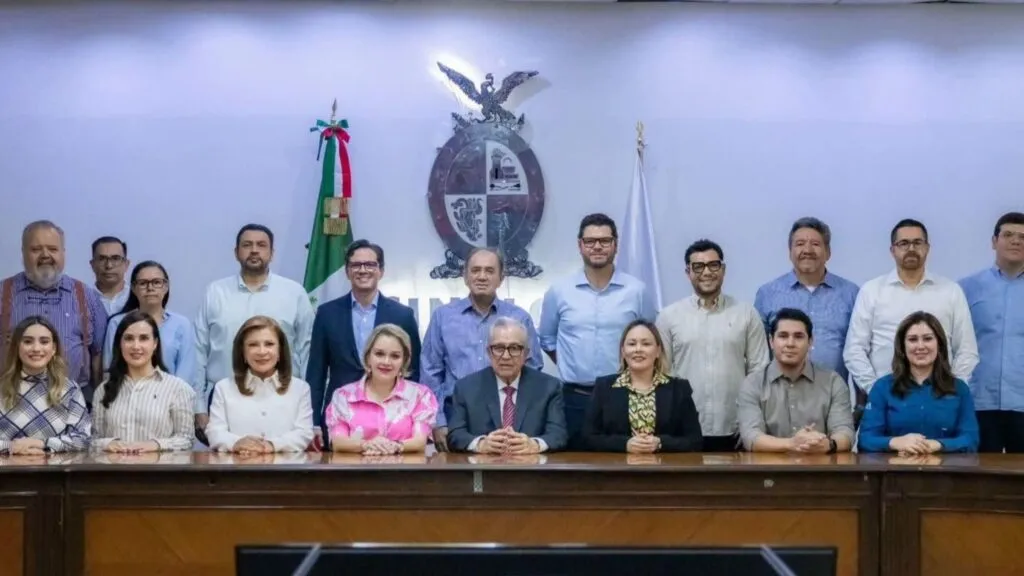 Rocha Moya solicita otra licencia indefinida después de permanecer solamente un día de regreso en la gubernatura de Sinaloa