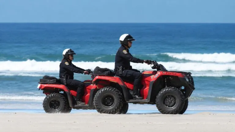 San Diego refuerza vigilancia en sus playas ante multas relacionadas con el consumo de alcohol