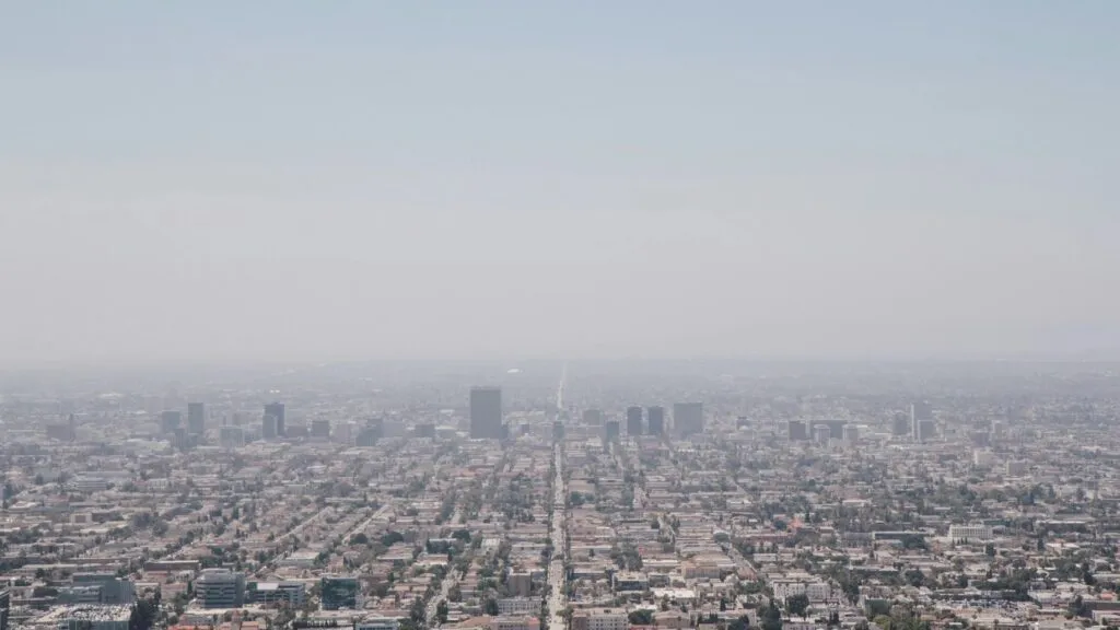 Senadores impulsan revocar las normas de emisiones vehiculares de California aprobadas bajo la Ley de Aire Limpio