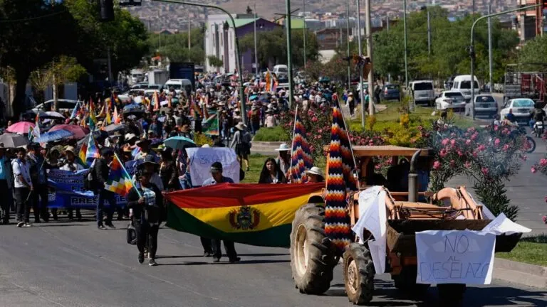 Bolivia debate la ampliación del estado de excepción ante nuevos anuncios de protestas y bloqueos.
