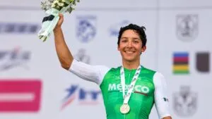 César Macías compite durante la Vuelta a España y confirma el avance del ciclismo mexicano frente a la élite internacional.