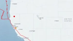 Mapa de los sismos en California de magnitud 2.6 y 3.4 registrados antes de un movimiento de 6.5 frente a Alaska