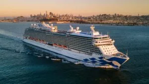 Cruceros en Ensenada impulsan el turismo, el comercio y el empleo local en Baja California.