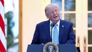 El veto a periodistas de CNN, MS NOW y Politico genera una respuesta de medios estadounidenses en defensa de la libertad de prensa.