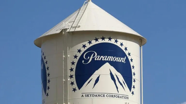 Paramount alcanza un acuerdo con California que permite avanzar en la adquisición de Warner Bros. Discovery.