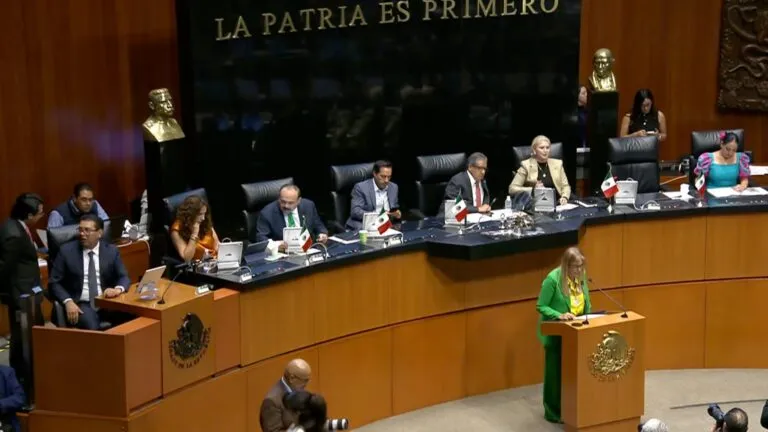 México aprueba nuevas restricciones de doble nacionalidad para candidatos a la Presidencia y gobiernos estatales.