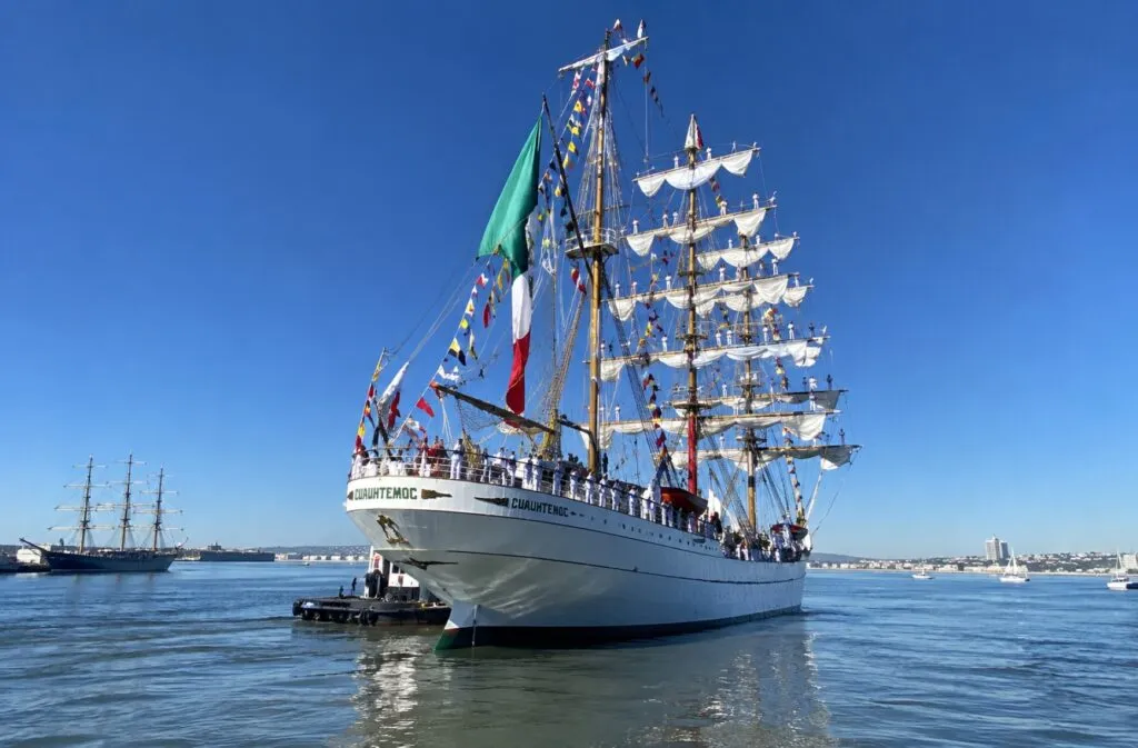 Buque Escuela Cuauhtémoc en San Diego antes de iniciar su regreso hacia Acapulco.