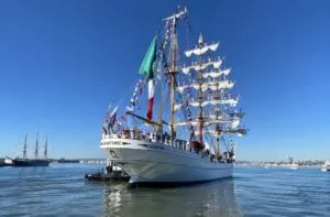 Buque Escuela Cuauhtémoc en San Diego antes de iniciar su regreso hacia Acapulco.