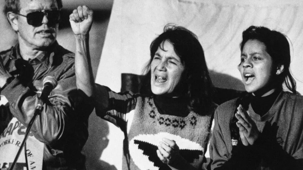 Dolores Huerta, histórica defensora de los trabajadores agrícolas y migrantes de California, falleció a los 96 años en Bakersfield.