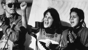 Dolores Huerta, histórica defensora de los trabajadores agrícolas y migrantes de California, falleció a los 96 años en Bakersfield.