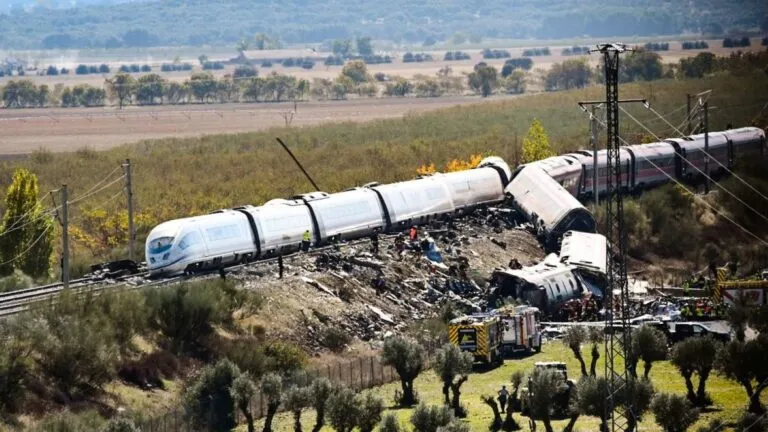 La investigación del accidente de trenes en Toledo busca esclarecer las causas de una tragedia que dejó al menos 68 personas fallecidas.