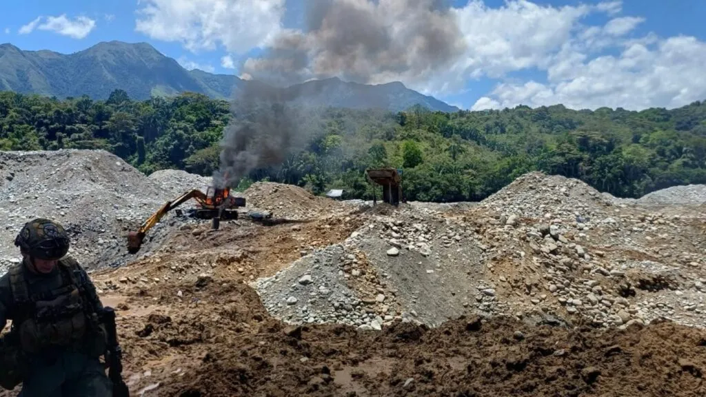 El colapso de una mina de oro en Nariño, Colombia, deja al menos 14 muertos y siete heridos.