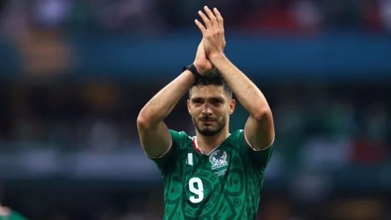 Raúl Jiménez será operado de la rodilla mientras México prepara sus partidos contra Jamaica con Santiago Giménez y la Hormiga González.
