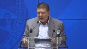 El exfiscal César Jáuregui enfrenta cargos federales por presuntas irregularidades en un operativo con agentes estadounidenses en Chihuahua.