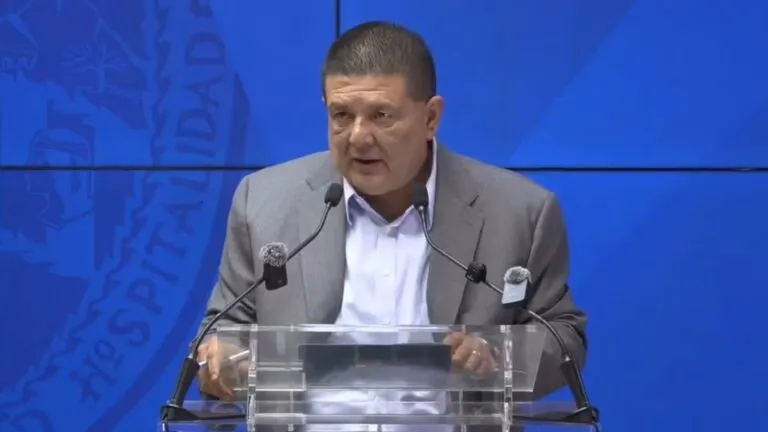 El exfiscal César Jáuregui enfrenta cargos federales por presuntas irregularidades en un operativo con agentes estadounidenses en Chihuahua.