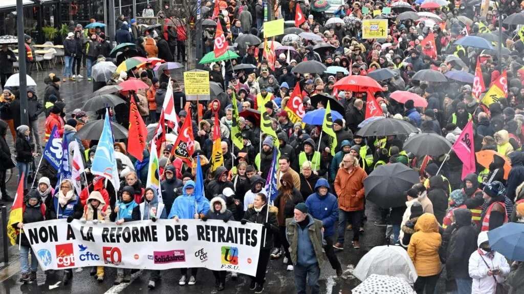 El Gobierno de Macron limita manifestaciones en Francia ante los disturbios y anuncia medidas de seguridad en varias ciudades.
