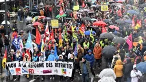 El Gobierno de Macron limita manifestaciones en Francia ante los disturbios y anuncia medidas de seguridad en varias ciudades.