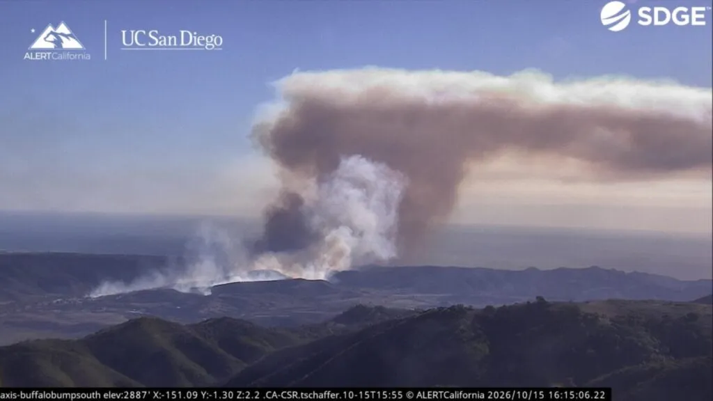Incendio forestal en Camp Pendleton provoca evacuaciones, cortes eléctricos y cierres temporales en la Interestatal 5.