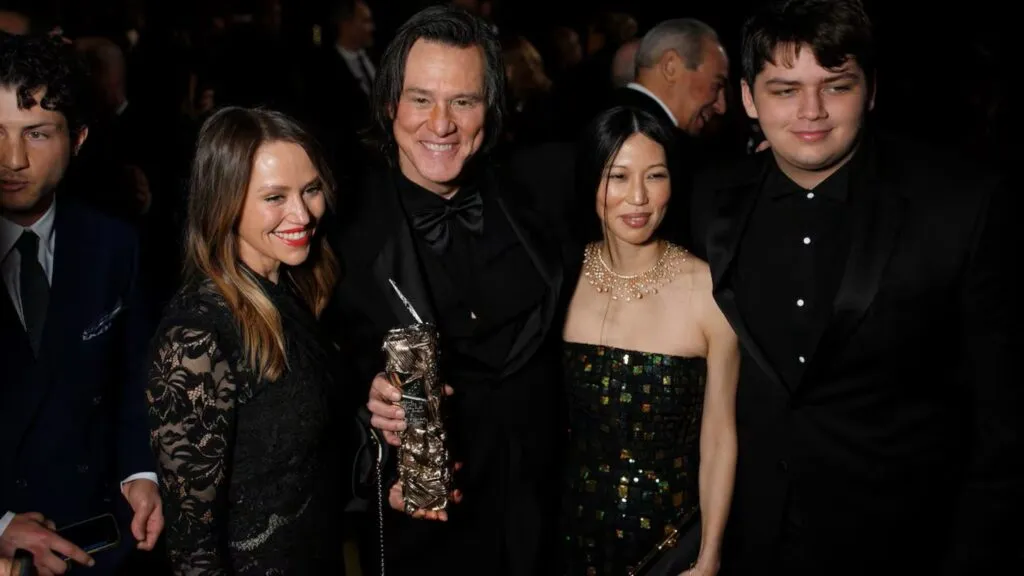 Jim Carrey se casa por tercera vez tras confirmar su relación con la artista surcoreana Min Ah.