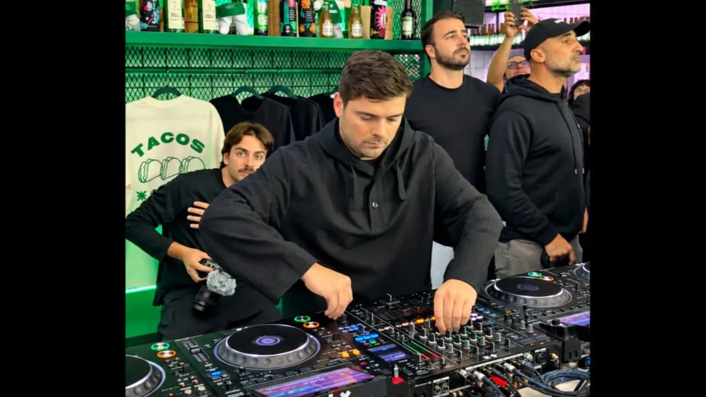 Martin Garrix ofreció un concierto gratuito en una taquería de Roma Norte antes de sus presentaciones en el Palacio de los Deportes.
