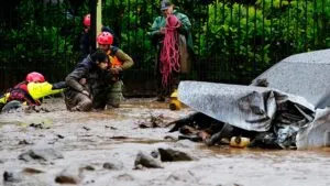 Una tormenta en Chile causó inundaciones, cortes eléctricos y daños en distintos sectores de Santiago.