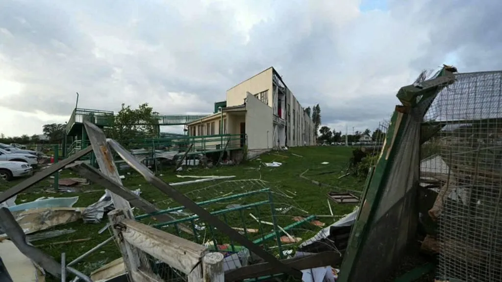 Un tornado de categoría EF-2 destruye el Colegio Tricahue y provoca daños en viviendas de Requínoa, en la región chilena de O’Higgins.