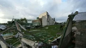 Un tornado de categoría EF-2 destruye el Colegio Tricahue y provoca daños en viviendas de Requínoa, en la región chilena de O’Higgins.